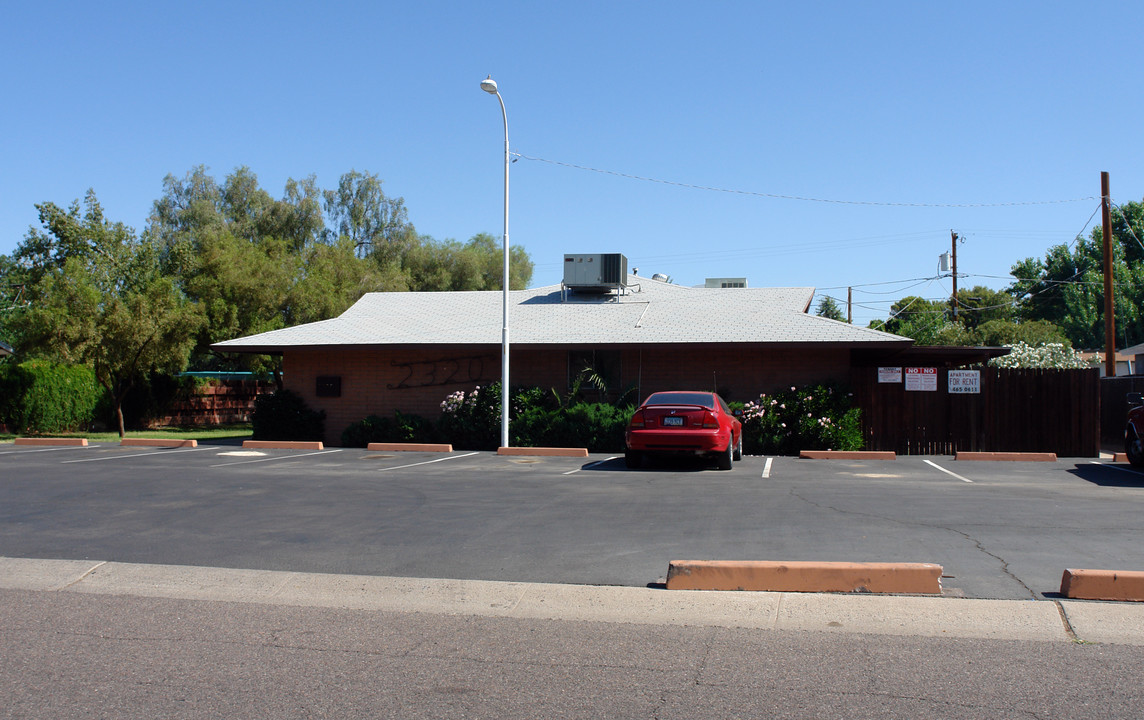 2320 W Augusta Ave in Phoenix, AZ - Foto de edificio