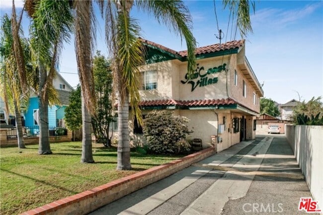 property at 2417 S Budlong Ave