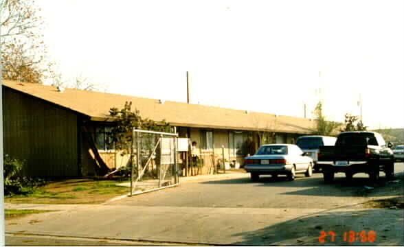 4480 E Woodward Ave in Fresno, CA - Foto de edificio - Building Photo