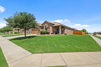 5129 Meadow Ln in Krum, TX - Building Photo - Building Photo
