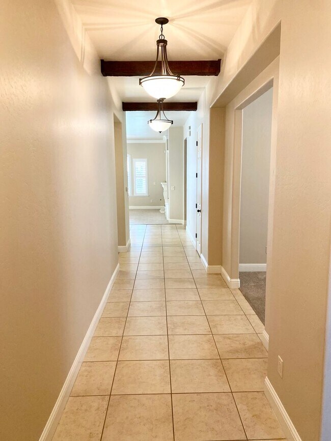 2468 S Bundy Dr in Fresno, CA - Building Photo - Building Photo