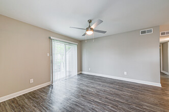 Calder Square Apartments in League City, TX - Building Photo - Building Photo