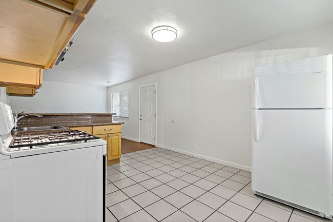 10550 Topanga Dr, Unit A in Oakland, CA - Building Photo - Building Photo