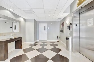 111 E Flagler St, Unit 1002 in Miami, FL - Building Photo - Building Photo