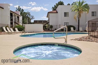 North Hill Park Apartments in Tucson, AZ - Building Photo - Building Photo