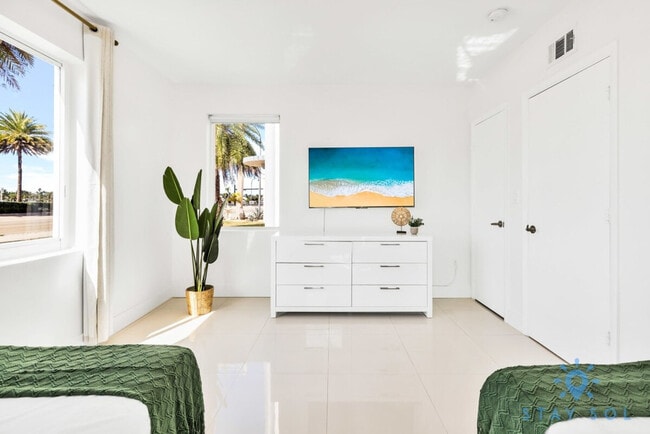 property at 809 S Ocean Dr