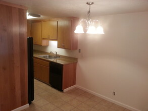 1587 Distinctive Ct S, Unit 1587 in Salem, OR - Building Photo - Building Photo