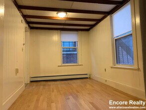 232 Cambridge St, Unit 8 in Boston, MA - Building Photo - Building Photo