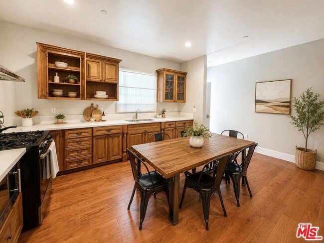 property at 1212 W 37th Dr