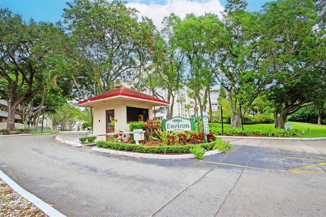 6911 Environ Blvd in Lauderhill, FL - Building Photo