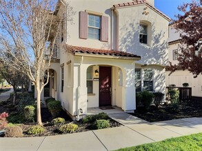 106 Minaret Ave in Mountain View, CA - Foto de edificio - Building Photo