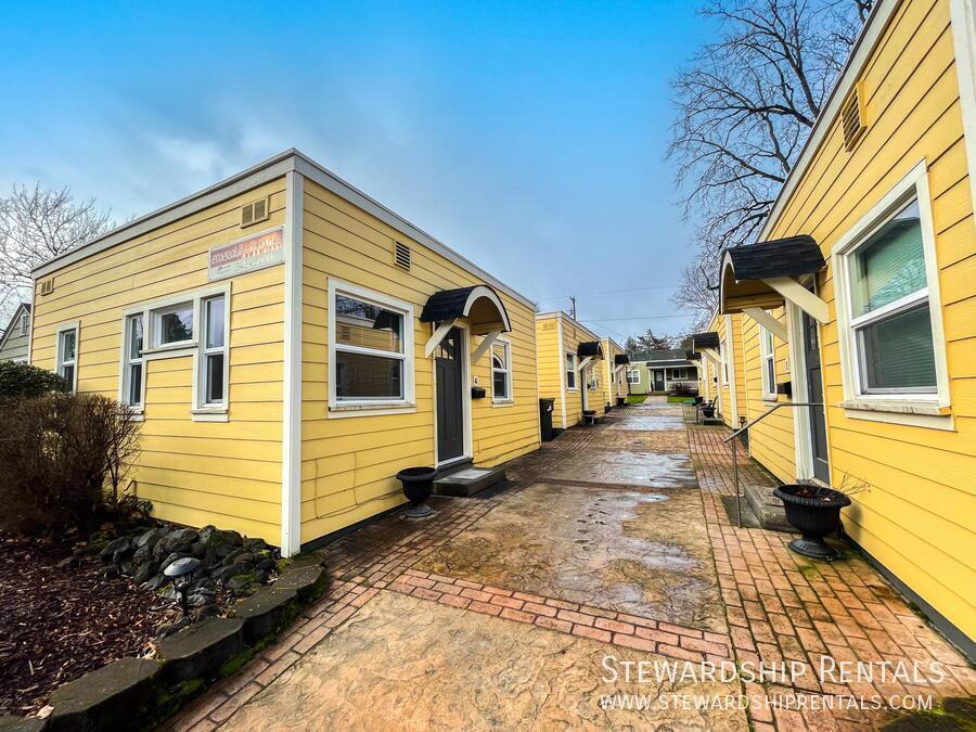 2024 Emerald St in Eugene, OR - Building Photo