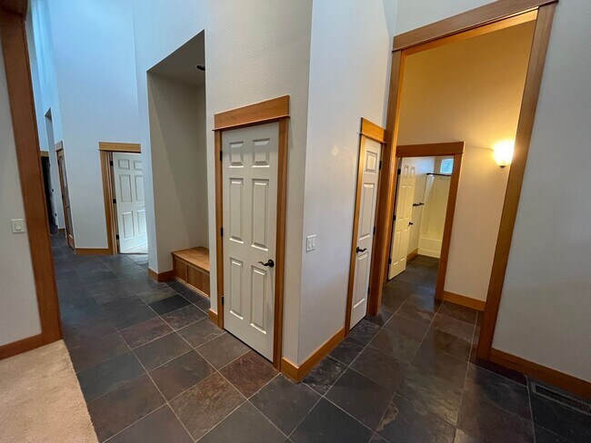 2480 NW Shields Dr in Bend, OR - Building Photo - Building Photo