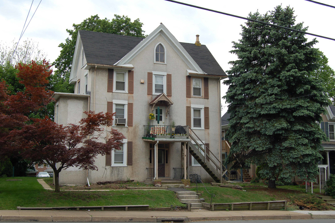 108 Main St in Green Lane, PA - Foto de edificio