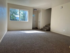 1001 N Elsinore Ave in Wasilla, AK - Building Photo - Building Photo