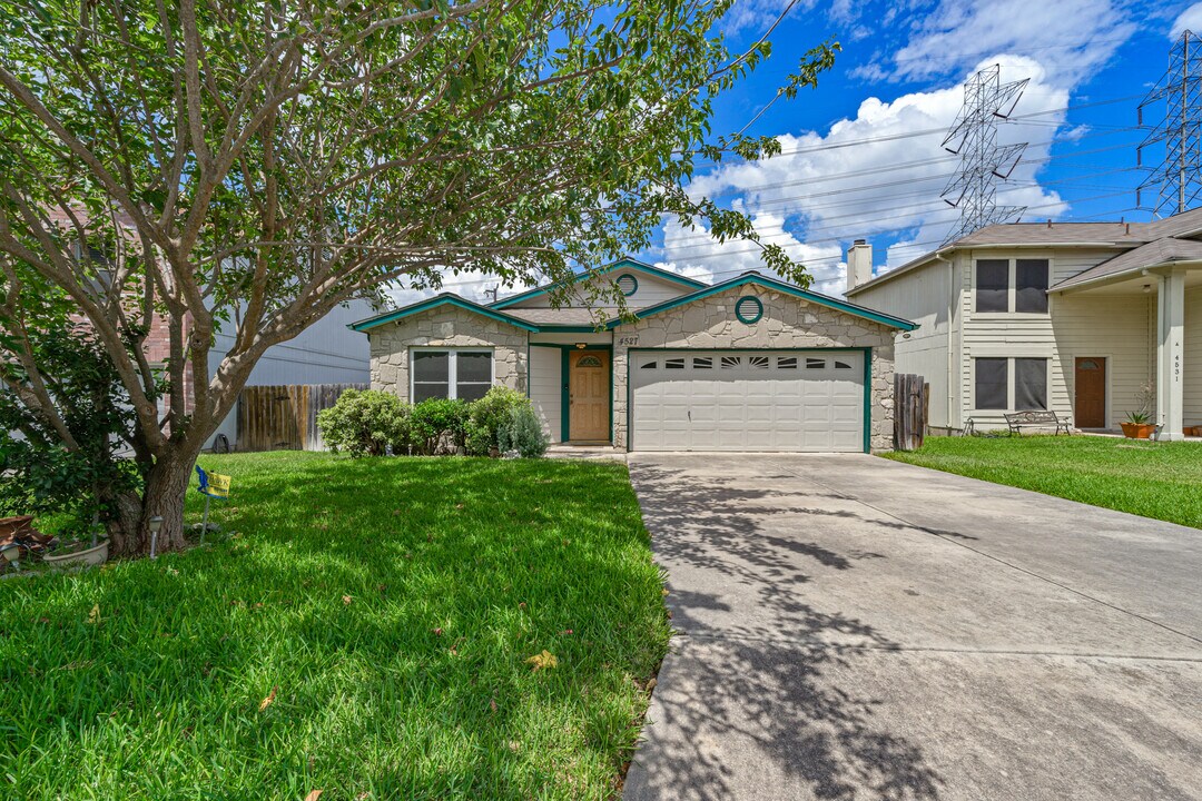 4527 Stradford Pl in San Antonio, TX - Building Photo
