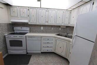 3101 Oakland Shores Dr in Oakland Park, FL - Building Photo - Building Photo