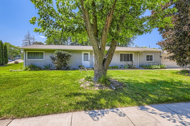 property at 36180 N Grandwood Dr