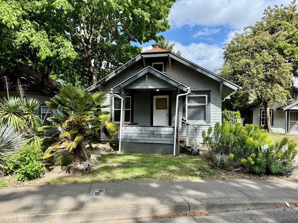 235 NW Kings Blvd in Corvallis, OR - Building Photo