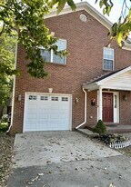 114 W Green St in Versailles, KY - Building Photo