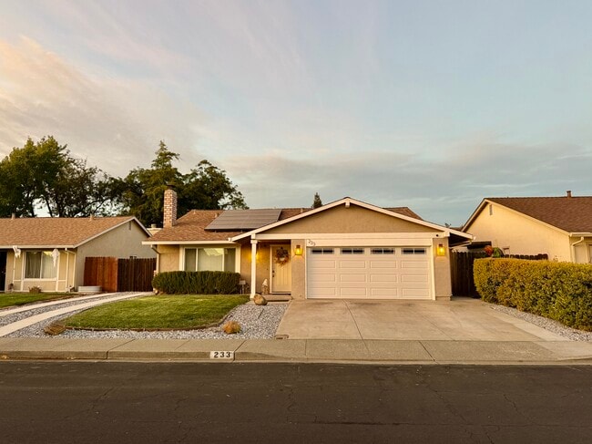 233 Randall Ave in Vacaville, CA - Building Photo - Building Photo