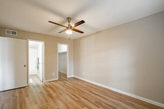 8700 Broadway in Houston, TX - Building Photo - Building Photo