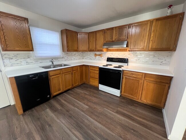 86 Kriskarli Dr in Hartford, VT - Building Photo - Building Photo