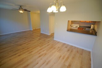 1303 Airport Dr in Tallahassee, FL - Building Photo - Building Photo