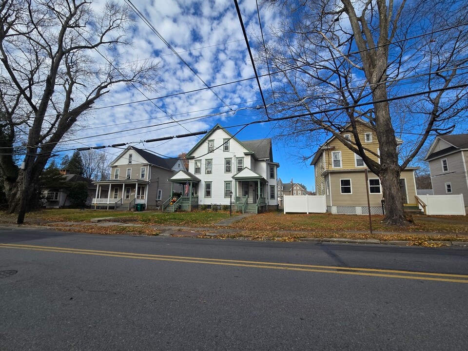 146 Analomink St in East Stroudsburg, PA - Foto de edificio