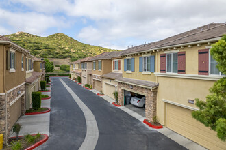 Brookview Terrace in Lake Elsinore, CA - Foto de edificio - Building Photo