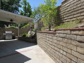 15847 Cindy Ct in Santa Clarita, CA - Building Photo - Building Photo