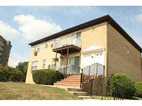 Parkside Court in Ewing, NJ - Building Photo - Building Photo