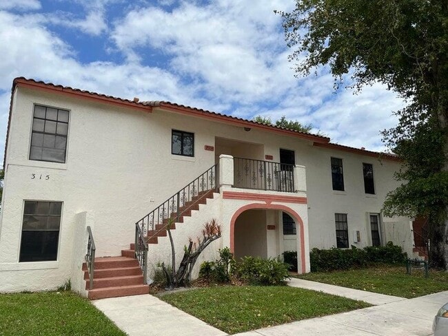 property at 315 Palmwood Pl