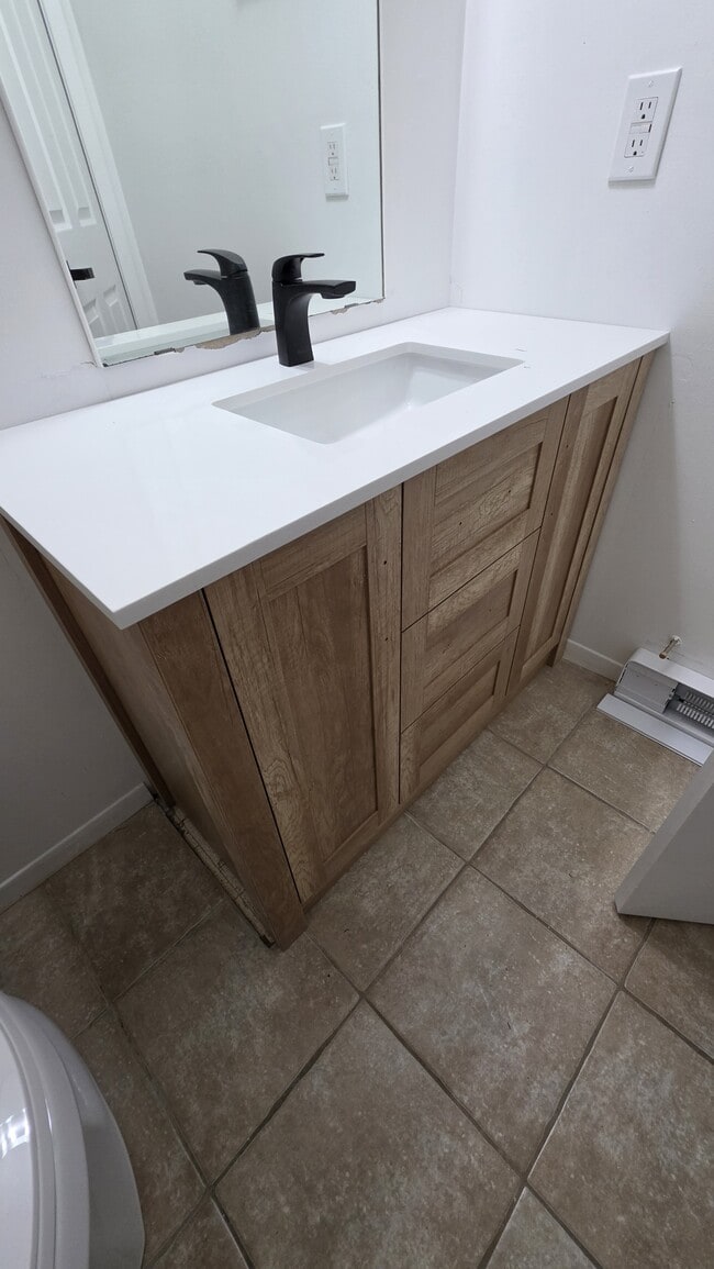 6 Clifton St in Moncton, NB - Building Photo - Building Photo