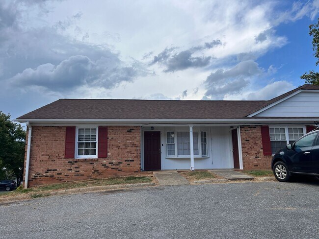 Woodbine, LLC in Lynchburg, VA - Foto de edificio - Building Photo
