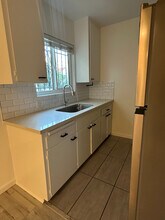 7555 De Longpre Ave, Unit 3 in Los Angeles, CA - Building Photo - Building Photo