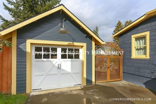 1927 SE Spokane St in Portland, OR - Building Photo - Building Photo