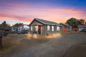 414 Washington Ave in Bakersfield, CA - Building Photo - Building Photo