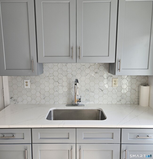 97 Gridley St in Bristol, CT - Building Photo - Building Photo