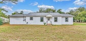 200 S Narcissus St in Kosse, TX - Building Photo