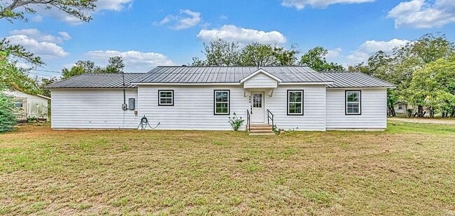 property at 200 S Narcissus St