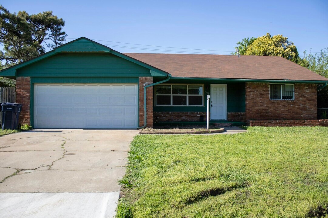 1309 NE 33rd St in Oklahoma City, OK - Building Photo