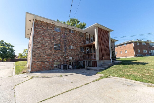 2705 W Rollins Rd in Columbia, MO - Building Photo - Building Photo