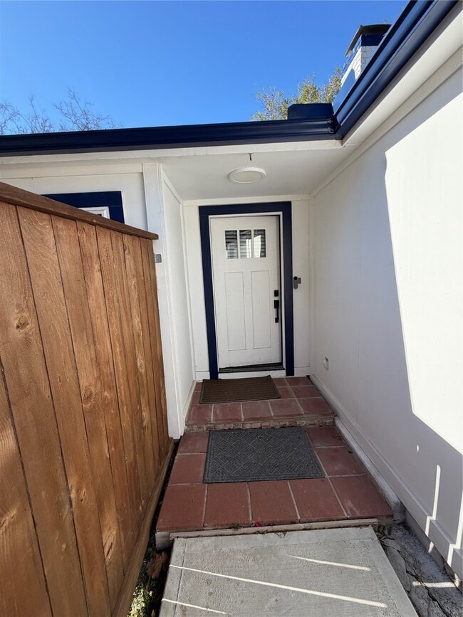 2218 Round Lake Dr in Houston, TX - Building Photo - Building Photo