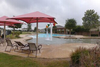 8710 Hudson Holw in San Antonio, TX - Building Photo - Building Photo