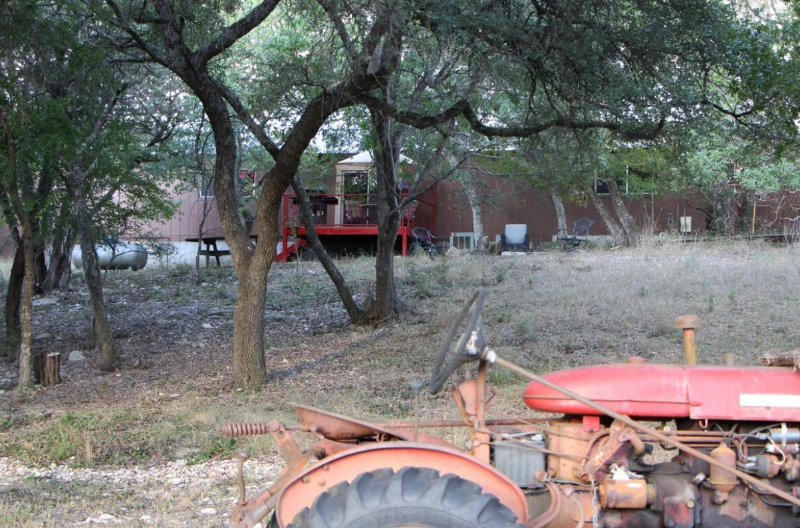 2263 Peyton Colony Rd in Blanco, TX - Building Photo