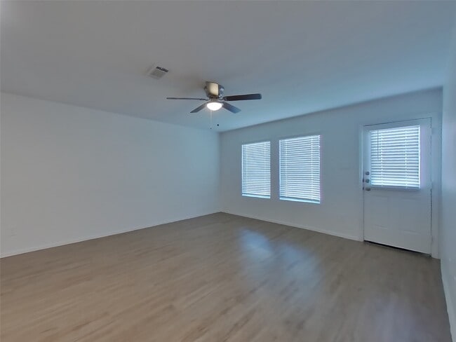 17527 Grand Fir Ln in New Caney, TX - Building Photo - Building Photo