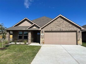 706 Greyson Ln in Greenville, TX - Building Photo