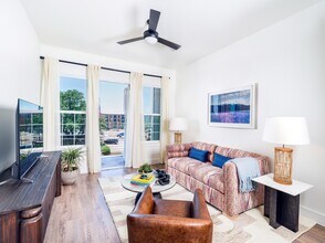 Modera Trinity in Dallas, TX - Foto de edificio - Building Photo