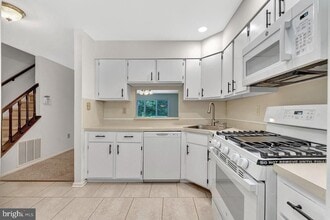 72 Sycamore Ct in Trenton, NJ - Building Photo - Building Photo
